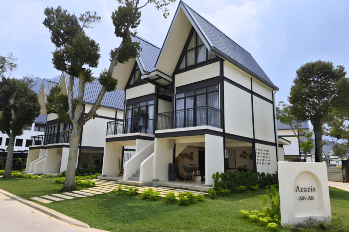 Acacia exterior view